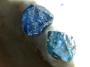 ナイジェリア　ブルースピネル　亜鉛スピネル　青色尖晶石　単結晶　２個　宝石質　定型外発送