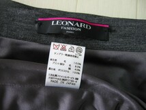 上品♪ LEONARD レオナール 三共生興 ★ 高級ウールジャージースカート 共ストール付き W-７０ (11号位) グレー系 裾フラワープリント！_画像7