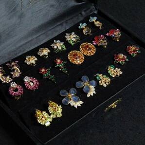 大量 ビンテージアクセサリー イヤリング クリスタルの花 12ヶ月 イヤリングコレクション 化粧箱入の画像1