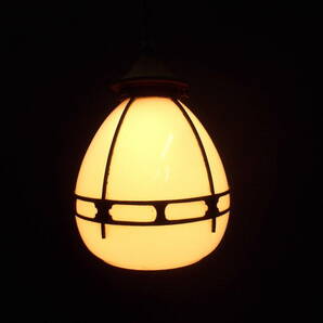 ◆古い照明器具・軒下灯◆飾り金具付乳白ガラス笠◆アンティークコードペンダントの画像1