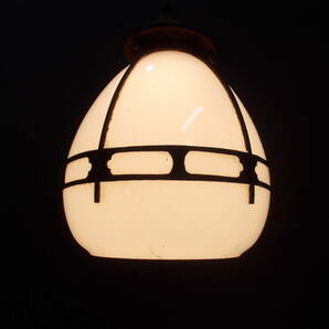◆古い照明器具・軒下灯◆飾り金具付乳白ガラス笠◆アンティークコードペンダントの画像4