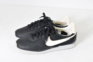 2355-24C0204★ナイキ NIKE★新品 未使用 23.5cm ブラックホワイトスニーカー シューズ 靴　黒白　555258 012