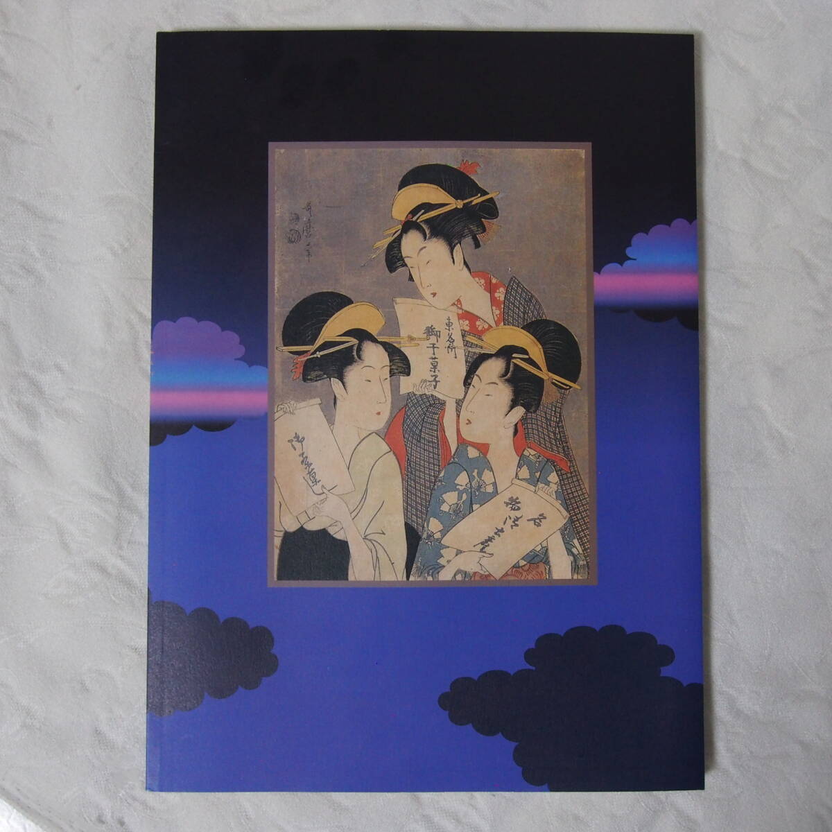 Un objet rare et précieux, parfait pour les collectionneurs ! Un livre de grande qualité, Beautiful Women in Ukiyo-e - Collection du Ota Memorial Museum of Art - / Commentaire en japonais / 100 pages au total, Peinture, Livre d'art, Collection, Livre d'art