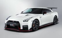 日産 GT-R NISMO R35 Nアタック・パッケージ Bホワイトパール 2017年 NISSAN 壁紙ポスター ワイド版603×376mm （はがせるシール式） 015W2_画像1