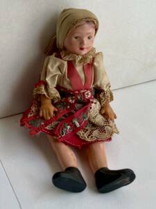 アンティークドール 東欧民族衣装　女の子人形 高さ約19cm