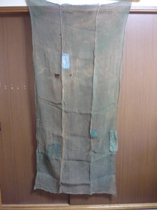 古い蚊帳　襤褸襤褸の蚊帳　蚊帳を解いた物　継ぎ接ぎあります　穴があります　三幅（約７５ｃｍ）　長さ約１６５ｃｍ　蚊帳解き