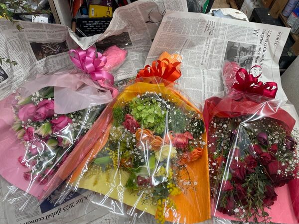 生花花3種色とりどり花束