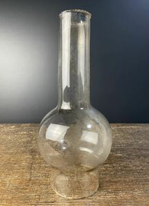 蔵出し ランプ ホヤ ガラス 高さ 約25.5センチ オイルランプ ホヤ瓶 時代物 硝子 骨董 照明 工芸ガラス アンティーク ガラス to-5