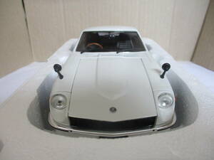 京商 ニッサン フェアレディ Z-L 1970 S30 ホワイト　パール 1/18 No.08220WP NISSAN FAIRLADY Z kyosho