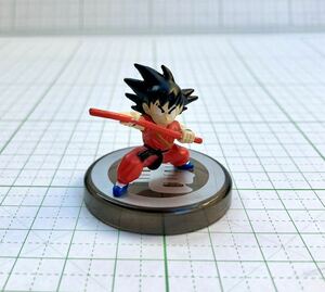 孫悟空　幼少期　ドラゴンボール　フィギュア　亀仙人　マーク　台座付き　中古ジャンク　古い当時物　詳細不明　ガシャ　食玩　ガチャ