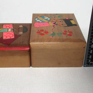 6個まとめて! 昭和レトロ こけしの絵柄 女の子の絵柄 木製 小物入 小箱＋櫛 /Kokeshi doll box and comb/vintage/Souvenirs of old Japanの画像9