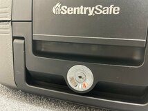 SentrySafe/セントリーセーフ ポータブル 耐火・防水保管庫 金庫 CW2シリーズ 鍵２本付き A4サイズ収納可能_画像7