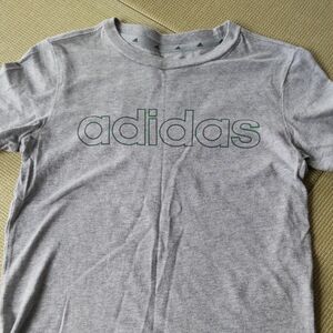 adidas半袖Tシャツ サイズ140