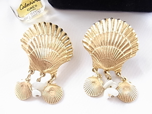  Vintage | Vintage gold color. largish. scallop . motif . shape shell style beads . small shell motif . swaying large earrings v