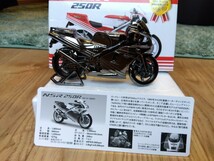 【新品】★ レッドバロン MIni Replica 世界の名車シリーズ 【HONDA NSR 250R】　バイク 置物　_画像4