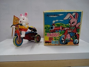 レア物　ウサギ三輪車　RABBIT ON BIKE ブリキ製　60年代　当時物