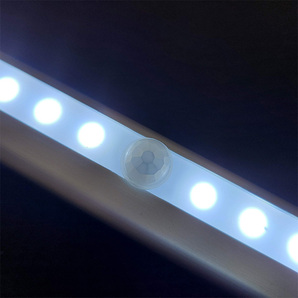 人感センサーライト 白色 棒 スクエア型 LED 照明 ブラケットライト USB充電 クローゼット ベッド 廊下 玄関 室内 防犯 防災の画像3