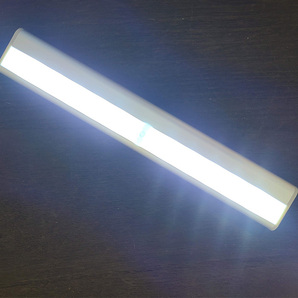 人感センサーライト 白色 棒 スクエア型 LED 照明 ブラケットライト USB充電 クローゼット ベッド 廊下 玄関 室内 防犯 防災の画像1