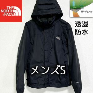 美品人気 ノースフェイス マウンテンパーカー フード収納可 メンズS 透湿防水 黒 THE NORTH FACE ロゴ刺繍 マウンテンライト ヌプシ