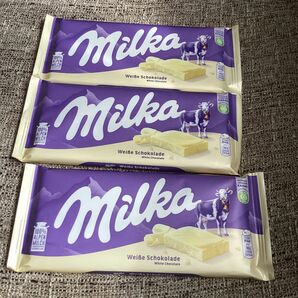 Milka White x3