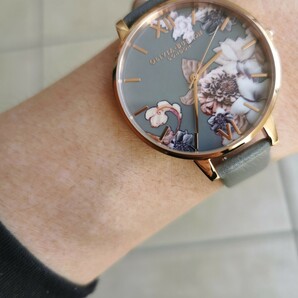 オリビアバートンのレディース腕時計　キャスキッド◯ン好きに