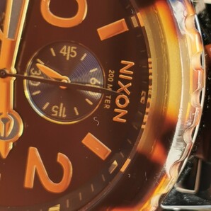 NIXON ワンポイントとしても主役としても使えるべっ甲柄腕時計レディース可の画像5