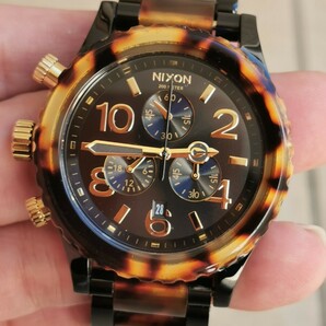 NIXON ワンポイントとしても主役としても使えるべっ甲柄腕時計レディース可の画像3