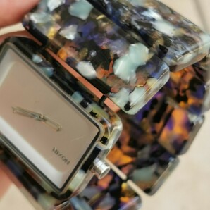 ニクソン ジュレっぽい柄のブレスレット腕時計 レディースの画像5