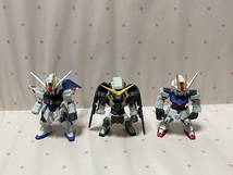 特売　ガンダムコンバージ 　フリーダムガンダム　ガンダムデュナメス　ストライクガンダム 　ジャンク　FW GUNDAM CONVERGE　 _画像1