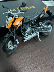 BAUER SPIELWAREN KTM 690 DUKE【マイスト】[ブラック／オレンジ]