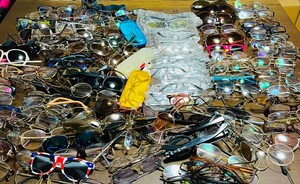 眼鏡 サングラス 大量　ヴェルサーチ　花粉対策メガネなど　ジャンク　7kg以上　200本以上　メガネフレーム