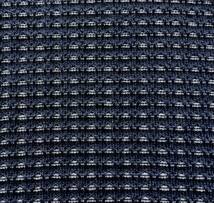 凹凸のある模様編みで紺と白系