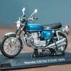 ◆希少◆台湾7-11限定商品◆HONDA ホンダ 人気車種 歴代バイク9台セット VFR750R CB1300 CB1100R CB750 Valkyrie CBR1000RR 他1/24化粧箱入の画像9