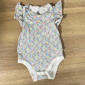 GAP baby 花柄ロンパース　70前後(6m〜12m) ベビー服