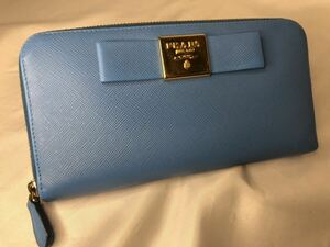 超美品　PRADA プラダ 長財布　ラウンドファスナー　レザー×金属素材　リボン　ライトブルー