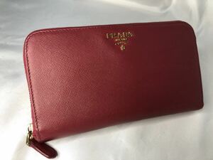 超美品　PRADA プラダ 長財布　ラウンドファスナー　エンジ色