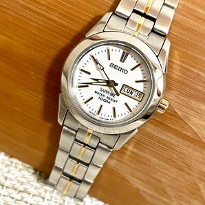 [希少:海外モデル/ほぼ未使用美品/稼働品]SEIKO セイコー Sapphire 100M デイデイト/ホワイト/腕時計