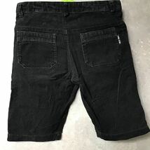 used 子供服 「 コムサイズム COMME CA ISM 130cm 黒色 ベロア 半ズボン 」綿35% / フォーマル　/ 替えボタンあり / タグ切り取りあり_画像3