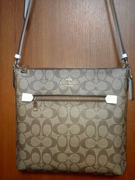 コーチ COACH ショルダーバッグ レディース シグネチャー 薄型 ベージュ ホワイト C1554 斜め掛け 鞄 ブランド
