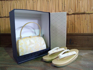 * zori * bag set / Yamaguchi fine art woven thing .. formal coming-of-age ceremony long-sleeved kimono kimono small articles Japanese clothes shoes F size handbag bag white gold retro high class 