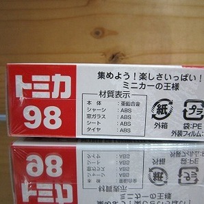 301 絶版・希少 初回特別カラー トミカ No 98 トヨタ アクア 2012 ＮＥＷシール付 の画像3