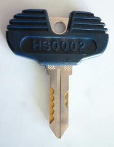 △△ HS0002/青色　アルゼ系　メーカー純正のドアキーです。(中古品)　対応シリンダーにご注意ください。 鍵 カギ かぎ