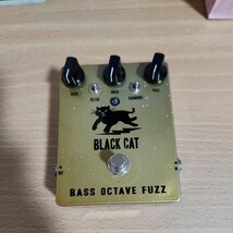 Black Cat / Bass Octave Fuzz Gold _画像1