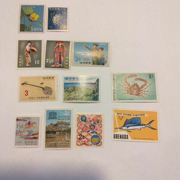 琉球郵便 琉球切手10枚、外国切手2枚　12枚まとめ売り