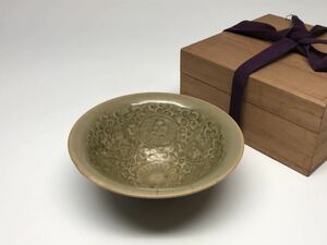 『中国古美術』宋代　耀州窯　青磁刻花茶碗　箱付　本物保証