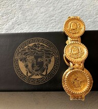 GIANNI VERSACE ジャンニ ヴェルサーチ メデューサ コインウォッチ ブレスウォッチ 腕時計 7008002 稼働品 ゴールド 箱付き レディース_画像1