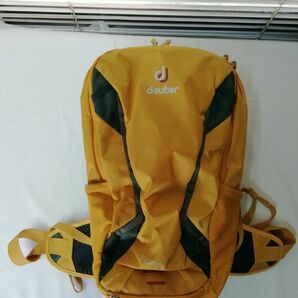 ☆中古美品☆ deuter Race AIR 10 カリー×アイビー D3207218-9203 リュックサック