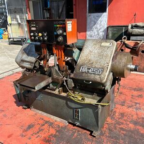 T6796 AMADA アマダ バンドソー HA-250B 切断能力250φ 角材250(高)×280(幅) 自動送り付 三相200V50Hz ※切削ポンプ故障【動作確認済】の画像1