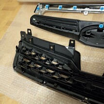 希少 新車外し スバル フォレスター SJG SJ5 純正 フロント グリル 3分割 セット SJ系 ラジエーターグリル 棚C244_画像8