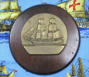 壁掛け帆船レリーフ（木製丸型額） 帆船　飾り １点物